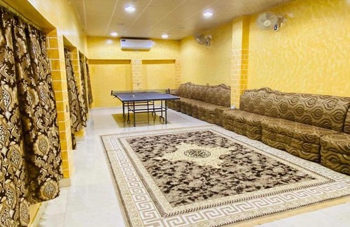 Ash Sharqiyah North Governorate Ski Chalet | Discover أستراحة نسناس: Family-Friendly Stay with Pool