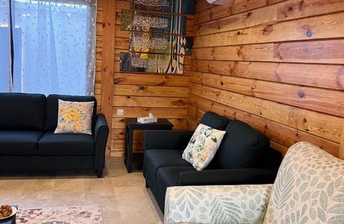 Al Hada Ski Chalet | Cozy أكواخ غيم ومطر with Pool & Hot Tub Amenities
