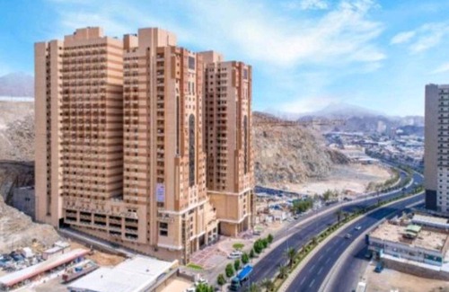 Mecca Apartment | Delightful Abraj Al-Tilal: Family-Friendly Retreat Awaits