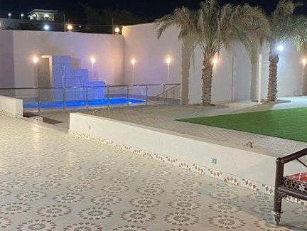 Al Kura Ski Chalet | Discover استراحة اليكسا: Pet-Friendly Retreat with Pool