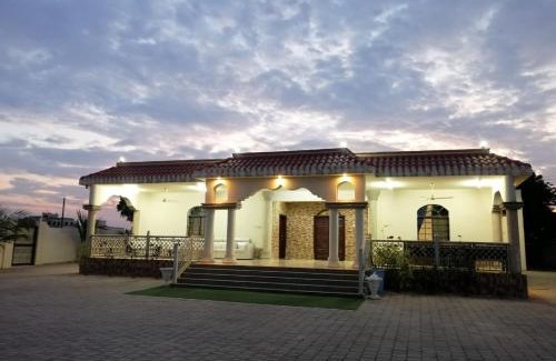 Salalah Villa | Relaxing Retreat at استراحة حمرير with Pool & Family Fun