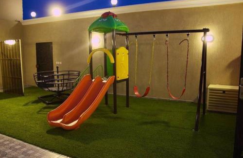 Al Kura Ski Chalet | Relaxing Retreat at استراحة وشاليه الميار with Pool & Hot Tub