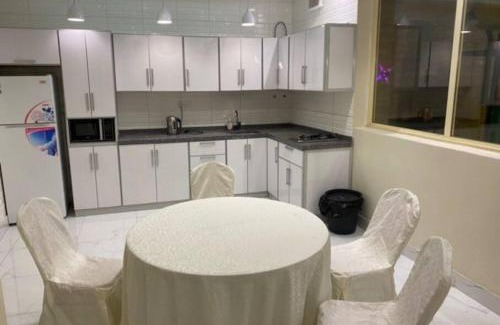 Al Kura Ski Chalet | Relaxing Retreat at استراحة وشاليه الميار with Pool & Hot Tub