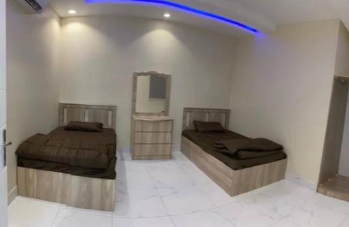 Al Kura Ski Chalet | Relaxing Retreat at استراحة وشاليه الميار with Pool & Hot Tub