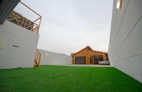 Dhahban House | Pet-Friendly استراحه بيت الدوم with Pool & High Ratings