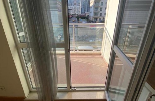Esenyurt Apartment | Explore Istanbul: Family-Friendly Stay with Pool Access