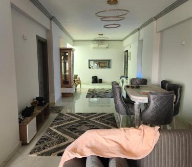 Helwan Apartment | Discover Family-Friendly Comfort at الامارات Hotel