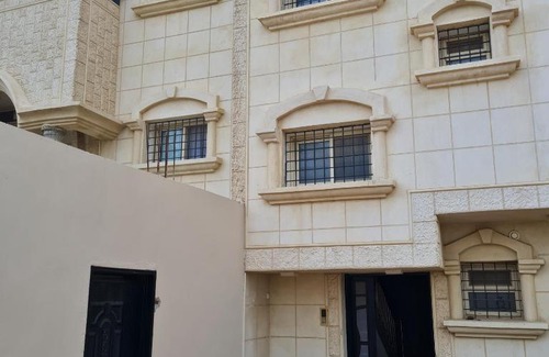 Al Namas Apartment | البزواء: Family-Friendly Retreat in a Private Setting