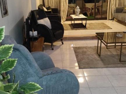 Al Duqqi Apartment | Child-Friendly Stay at الدقى ميدان المساحه, فندق سفير
