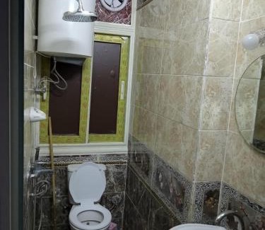 Al Duqqi Apartment | Relaxing Retreat at الدقي with Breakfast & Hot Tub Access