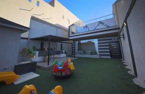 Taif Ski Chalet | Experience Ultimate Relaxation at الشاليه الرمادي