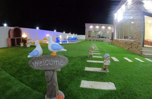 Ash Sharqiyah North Governorate Ski Chalet | Discover الكهرمان: Family-Friendly with Pool Access