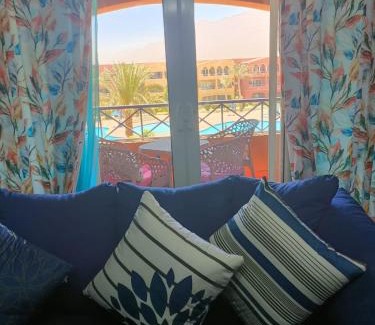 Zafarana Apartment | Discover بورتو السخنة: Family-Friendly Retreat with Pool