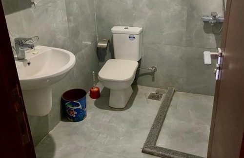 Al-Manasrah Apartment | Family-Friendly Porto Said with Pool and Ocean View