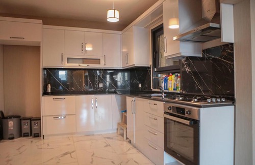 Buyukcekmece Ski Chalet | Discover بيت القمر: Oceanfront Escape with Private Beach