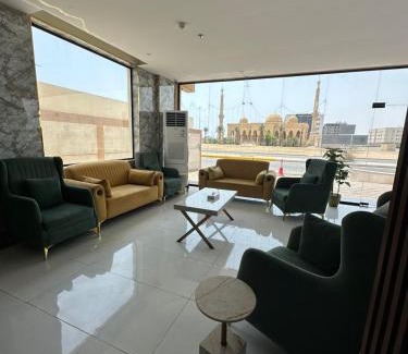 Jizan Apartment | Best Trip Valencia: Oceanfront Retreat with Breakfast & Hot Tub