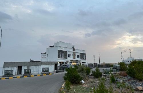 Al Hamra Villa | Experience بيوت الخزام: Top-Rated Stay with Pool & Pets