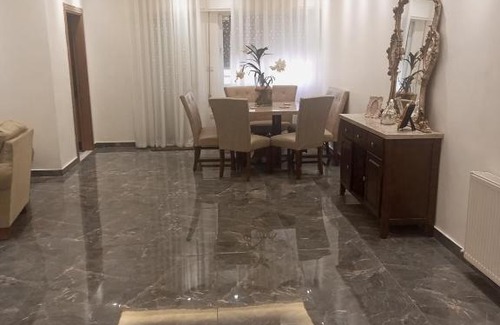 Downtown Amman Apartment | Explore جبل عمان الدوار الخامس: Ideal for Families & Pets