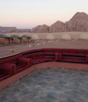 Wadi Rum Resort | Explore Wadi Rum with Family-Friendly Jeep Tours