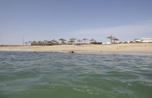 Bouvet Island Apartment | Discover Family-Friendly Stay in حى النخيل راس البر