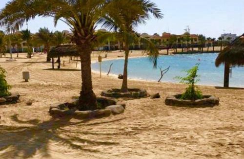 Durrat Al-Arous Apartment | Oceanfront Getaway at درة العروس with Breakfast & Views
