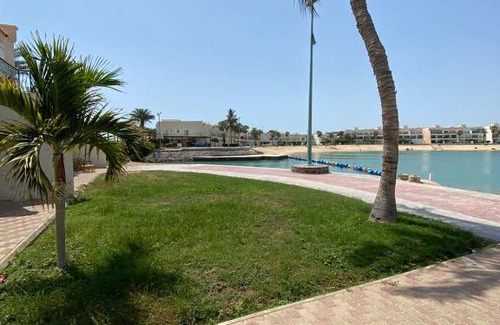 Durrat Al-Arous Apartment | Discover درة العروس: Oceanfront Getaway with Hot Tub