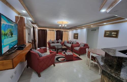 Al-Muntazah Apartment | Relaxing Duplex with 3 AC Rooms Near Al Maamoura Beach