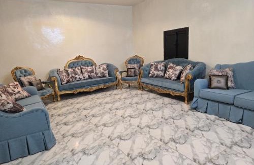 Khamis Mushait House | Spacious Five-Room Retreat with Yard in Khamis Mushait