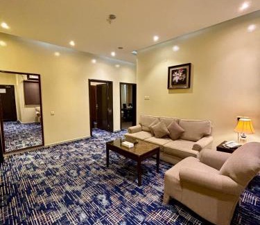 Ha'il Apartment | Comfort Hotel Suites: 4-Star Getaway with Hot Tub & Breakfast