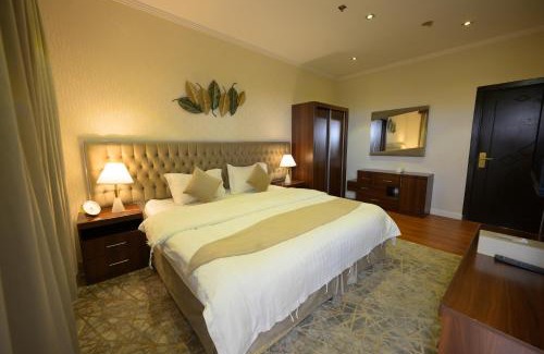 Taif Apartment | Explore رمال الجزيره: Pet-Friendly Oasis with Pool Access