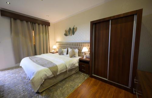 Taif Apartment | Explore رمال الجزيره: Pet-Friendly Oasis with Pool Access