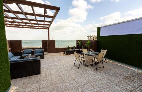 Salmiya Hotel | Oceanfront Rihanna Hotel Apartment: Relax with Spa & Views