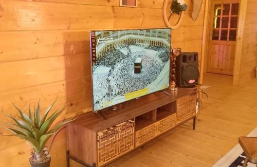 Taif Ski Chalet | Discover ستراود: Family-Friendly Escape with Pool Access
