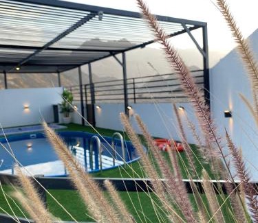 Oman Ski Chalet | AlDalal Chalet: Family-Friendly Retreat with Pool Access