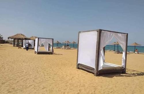 Zafarana Apartment | Family-Friendly Stay at شالية بقرية بلو باى العين السخنة