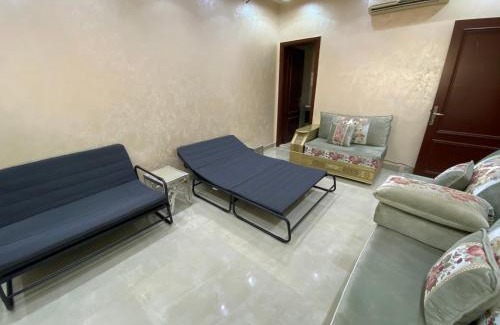 Al Kura Apartment | Cozy Retreat: Apartments in Obhor with Oceanfront Pool