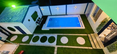 Ar Rayis Ski Chalet | Discover شاليهات أوس الحجاز: Family-Friendly Retreat with Pool
