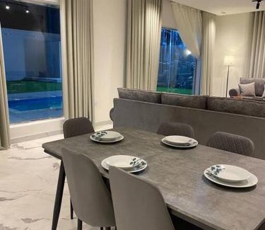 Western Province Ski Chalet | Oceanfront شاليه السمو الفندقي with Private Pool & Perfect Score