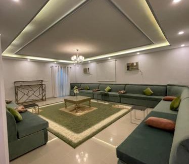 Medina Ski Chalet | Relaxing Retreat at شاليه درة العاقول with Pool Access
