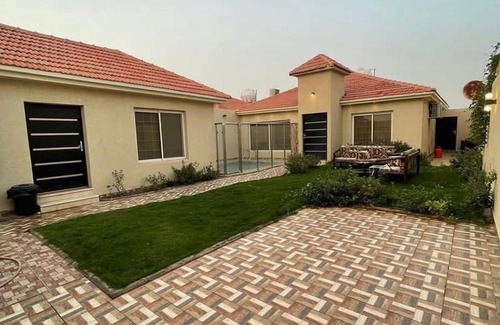 Buraydah Ski Chalet | Discover Comfort at شاليه زينه: Pet-Friendly Retreat