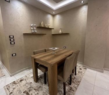 Helwan Apartment | Family-Friendly Stay at شقة الخيالة الفندقية