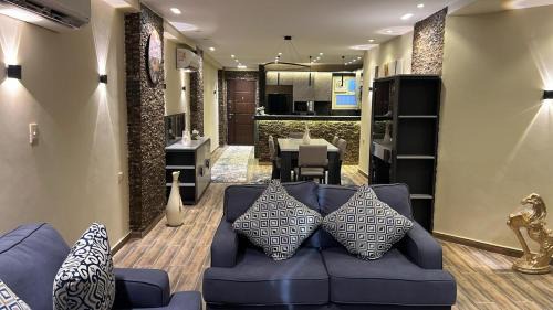 Helwan Apartment | Enjoy Family-Friendly Stays at شقة الخيالة الفندقية