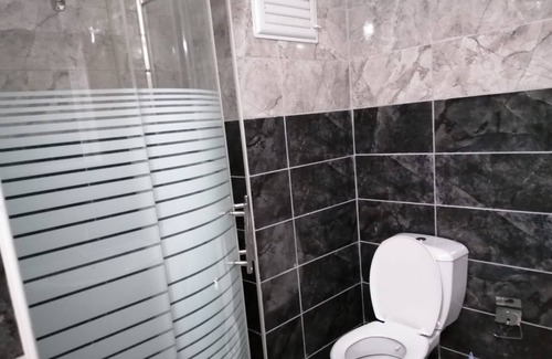 Trabzon Apartment | Discover the Comfort of شقة طرابزون بليتلي - الصقر الذهبي