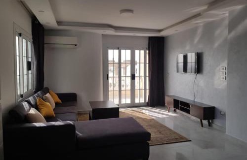 Helwan Apartment | Scenic Nile View Hotel in Cairo, Maadi - Pet Friendly Oasis