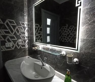 Helwan Apartment | Scenic Nile View Hotel in Cairo, Maadi - Pet Friendly Oasis
