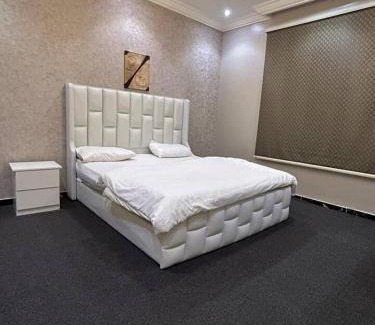 Palestine Street Apartment | Family-Friendly Apartment in Al-Hamra with Perfect Score