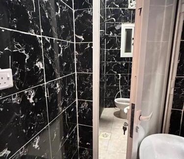 Palestine Street Apartment | Family-Friendly Apartment in Al-Hamra with Perfect Score