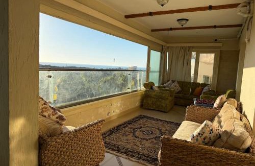 Al-Muntazah Apartment | شقة فاخرة ثلاث غرف فيو المنتزة و البحر مكيفة مع دخول الشاطئ مجانا