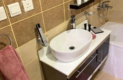 Riyadh Apartment | Beautiful 2-Bedroom Unit - Rated 10/10, Family-Friendly