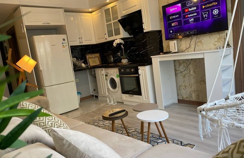 Esenyurt Apartment | Elegant Apartment in جمهوريات - Steps from the Metro